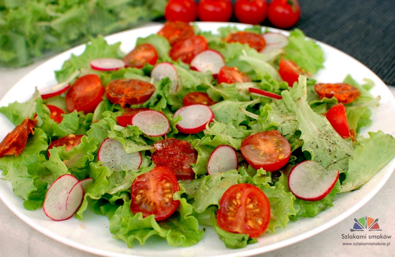 Insalatina (Sałatka z rzodkiewką, chorizo i pomidorkami cherry)