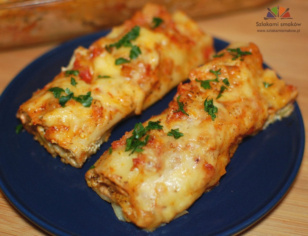 Cannelloni z brokułami i serkiem śmietankowym w sosie pomidorowym