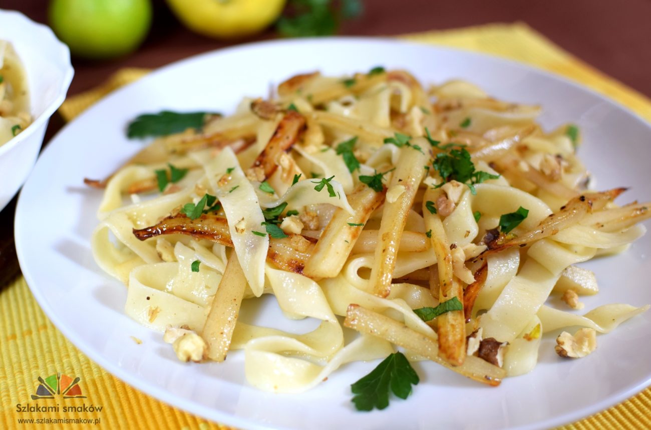 Skorzonera z patelni z makaronem tagliatelle