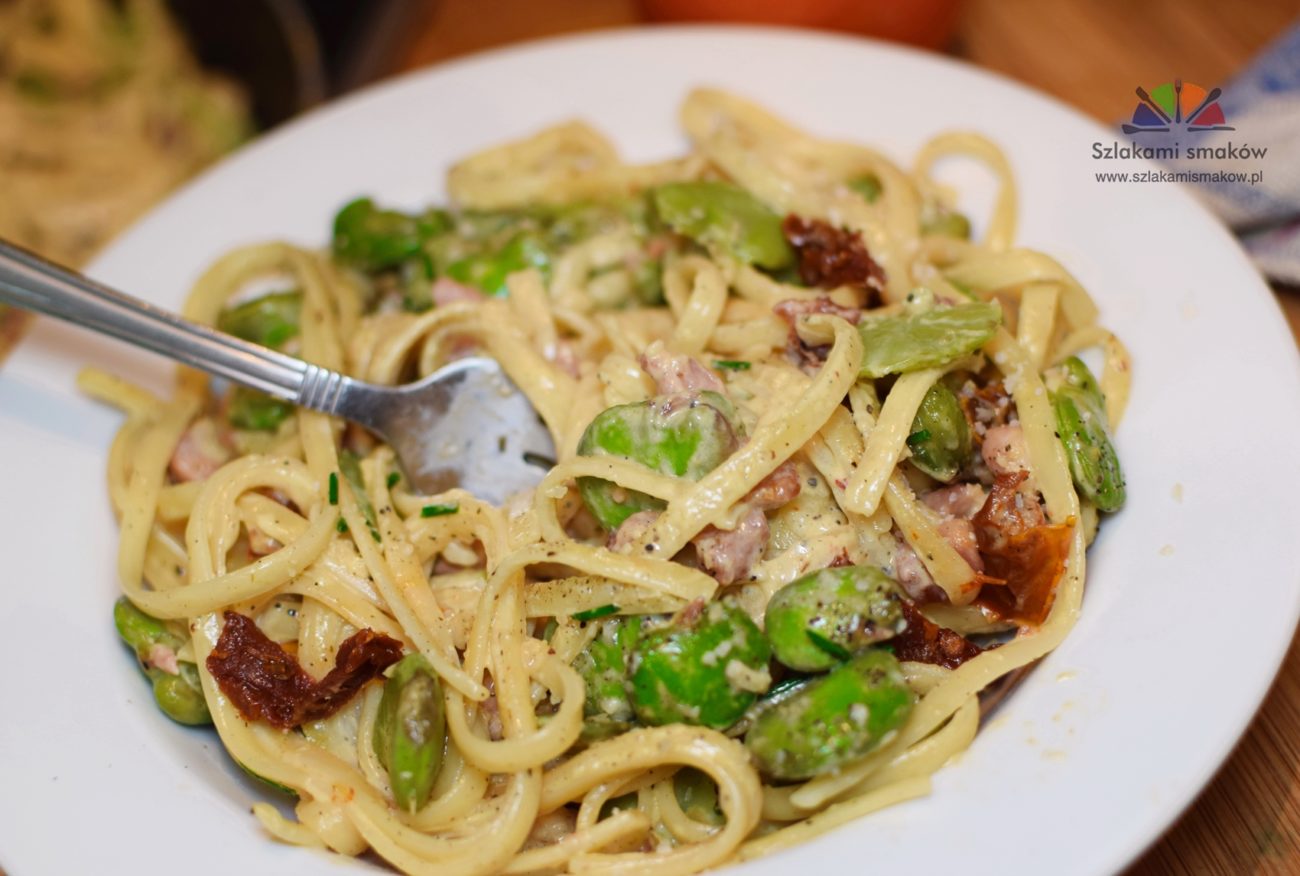 Spaghetti a’la carbonara z bobem i suszonymi pomidorami